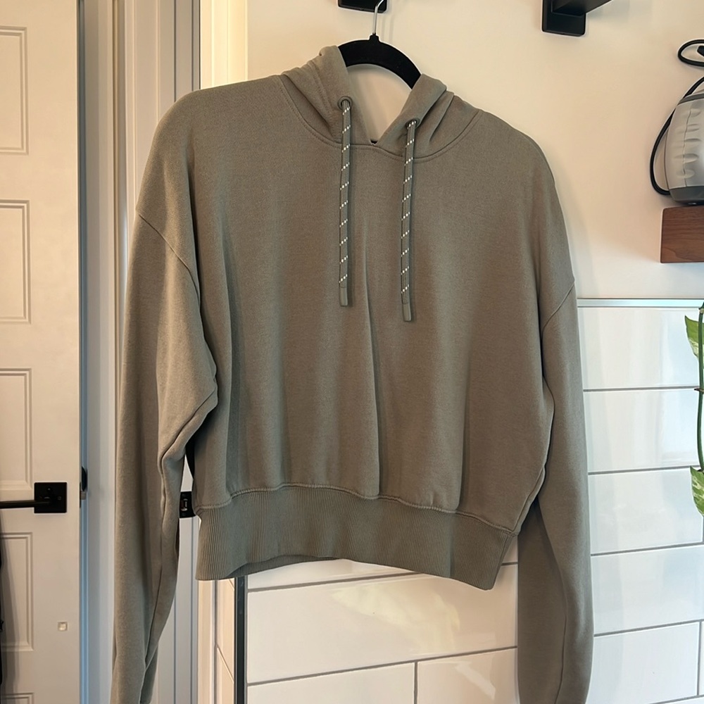 cropped hoodie